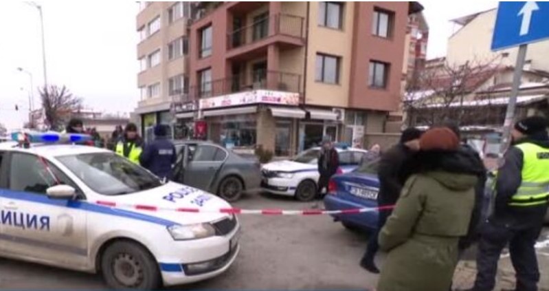 Шофьор без книжка премина на няколко кръстовища на червено не